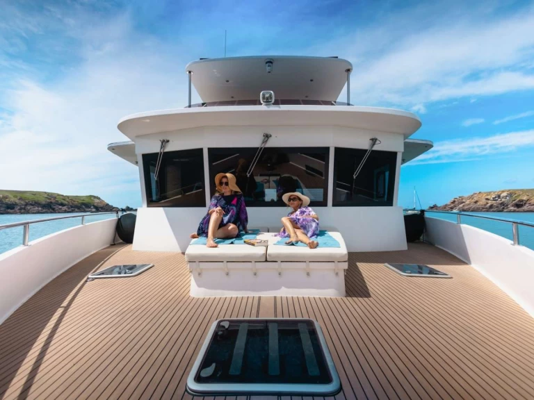 Location bateau Neel L'INDECIS à Saint-Martin (NL) sur Samboat