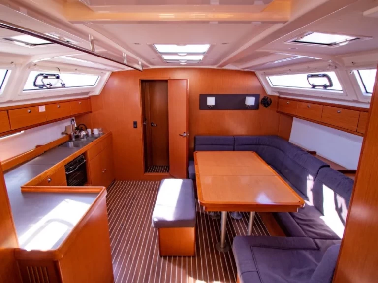 Bavaria Cruiser 46 a louer à Nikiána