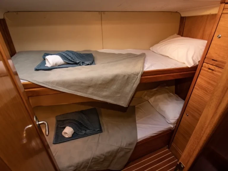 Louer Voilier avec ou sans skipper Bavaria à Nikiána