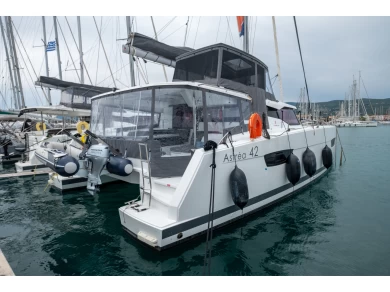 Hire Catamaran Fountaine Pajot with a boat licence