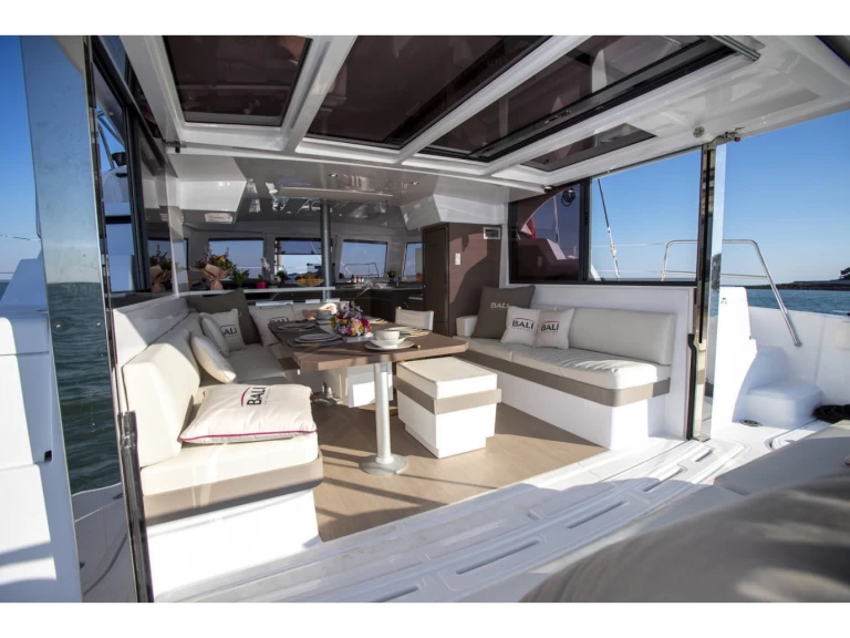 Location bateau Olbia pas cher Bali Catspace Voile