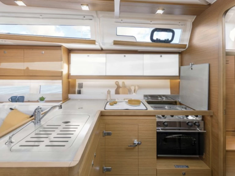 Location bateau Port-Camargue pas cher Dufour 390 Grand Large