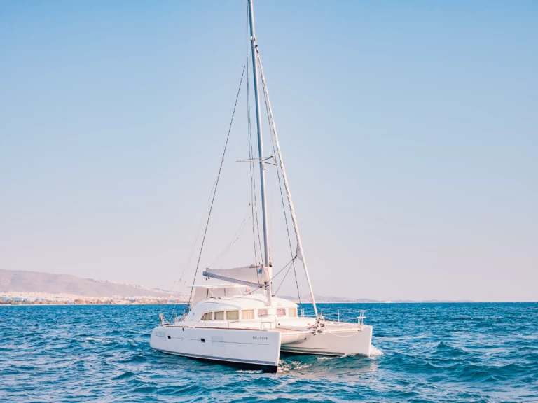 Catamaran à louer à Lávrio au meilleur prix