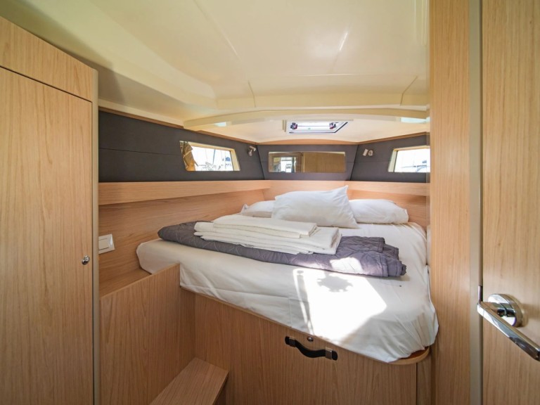 Location bateau Bénéteau Oceanis 41.1 à Nikiána sur Samboat