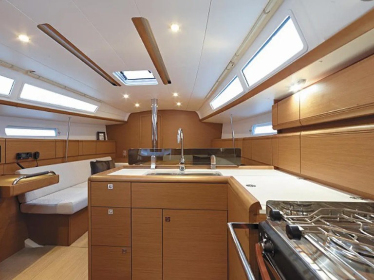 Louer Voilier avec ou sans skipper Jeanneau à Lefkáda