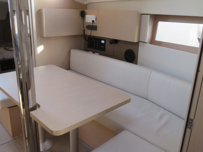Location à Procida - Bénéteau Oceanis 38 sur SamBoat