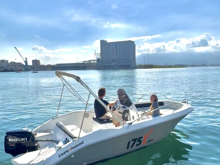Louez un giupex 175X à Torre Annunziata