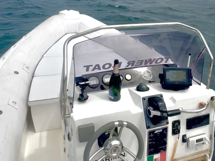 Location Semi-rigide à Torre Annunziata - Joker Boat Clubman 26