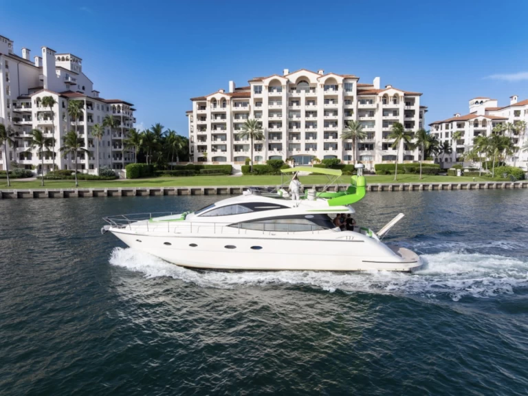 Louez un Aicon Aicon 62 SL à Miami