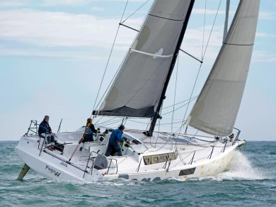 Location bateau Pogo Structures Pogo 44 à La Trinité-sur-Mer sur Samboat