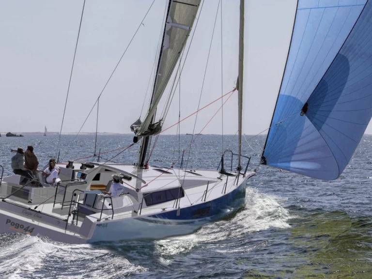 Location Voilier Pogo Structures avec permis