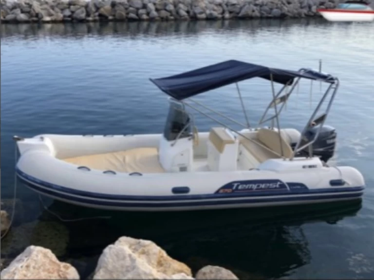 Louez un Capelli Tempest 570 à Propriano