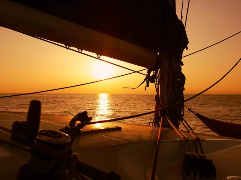 Location bateau Toulon pas cher Orana 44