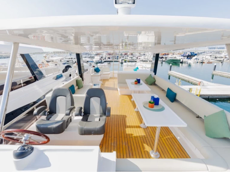 Louer Yacht avec ou sans skipper Gala à Dubai Marina