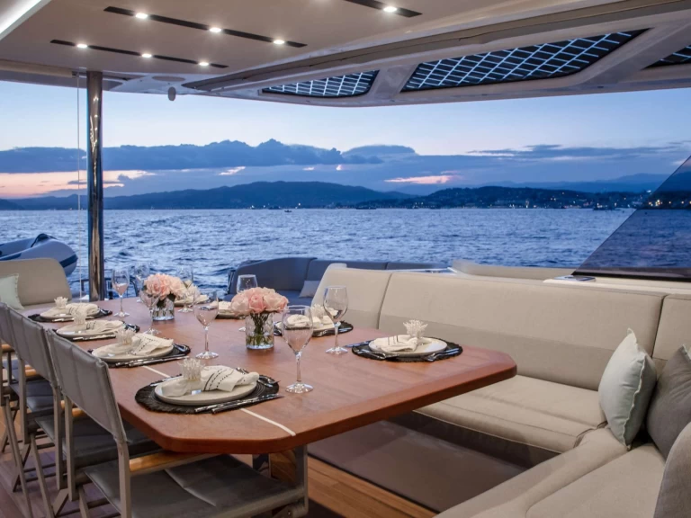 Location bateau Fountaine Pajot CHRISTAL MIO 80  à El Gouna sur Samboat
