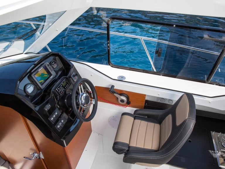 Location Bateau à moteur Jeanneau avec permis