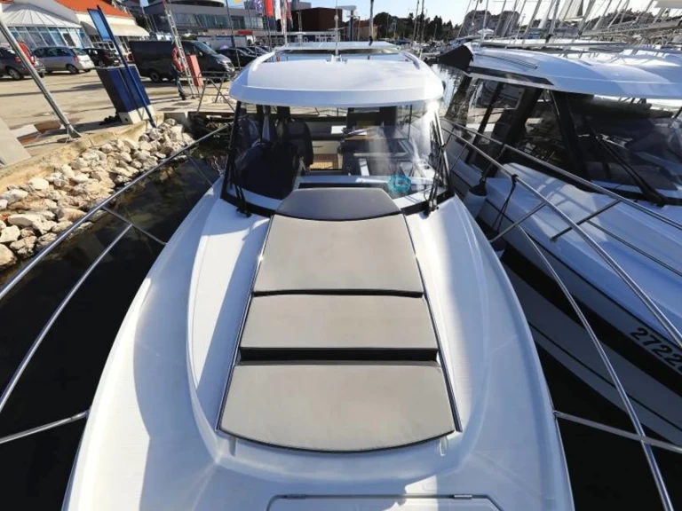 Louer Bateau à moteur avec ou sans skipper Jeanneau à Biograd na Moru