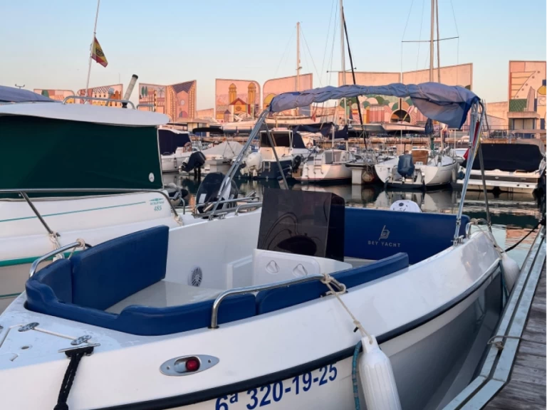 Location Bateau à moteur Bey Yacht avec permis