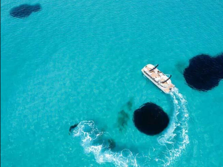 Louer Bateau à moteur avec ou sans skipper Swiss boat ponton à Naoussa