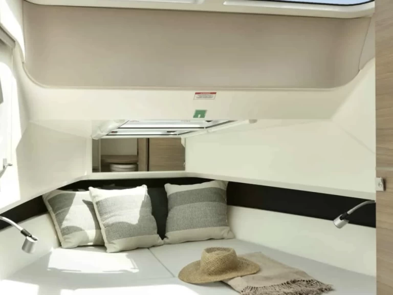 Bateau à moteur à louer à Sithonia au meilleur prix