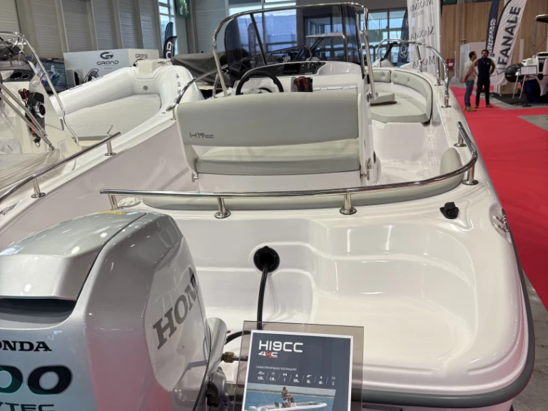 Louer Bateau à moteur avec ou sans skipper 4XC à Saint-Florent