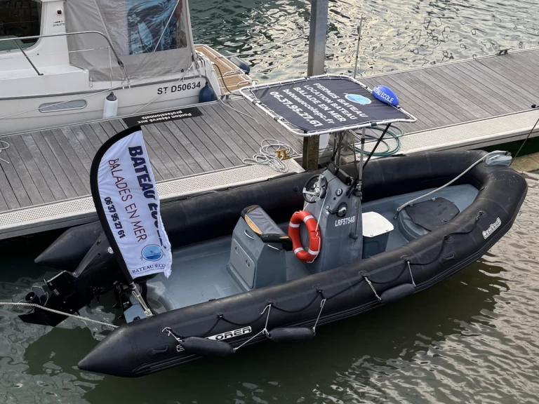 Louer Semi-rigide avec ou sans skipper Bombard à Saint-Martin-de-Ré
