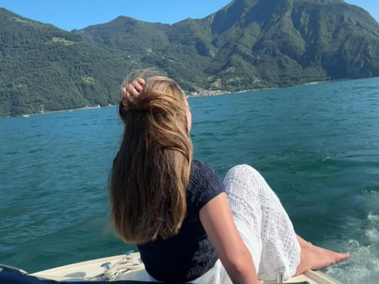 Bateau à moteur à louer à Lovere au meilleur prix