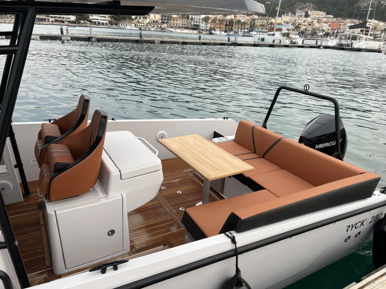 Louer Bateau à moteur avec ou sans skipper Hanse à Marina De Cala D'Or