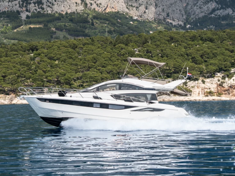 Location bateau Makarska pas cher Galeon 430 Skydeck