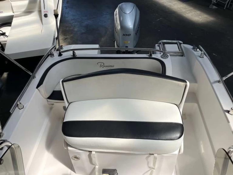 Location bateau Gruissan pas cher Voyager 18 S