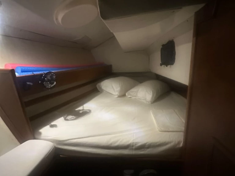 Location bateau Athènes pas cher Apollo 12