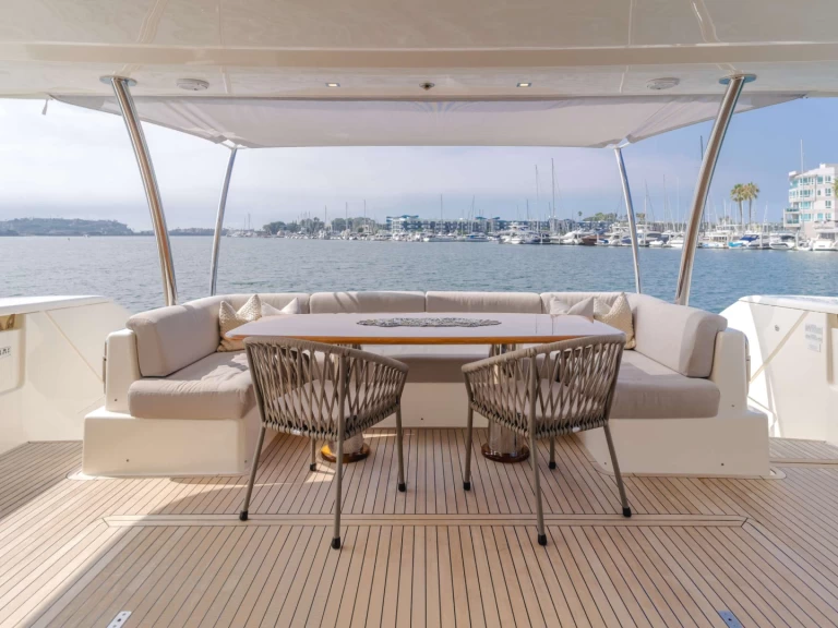 Location bateau Ferretti SOL SHINE  à New England sur Samboat