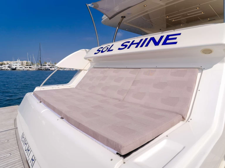 Location Yacht Ferretti avec permis