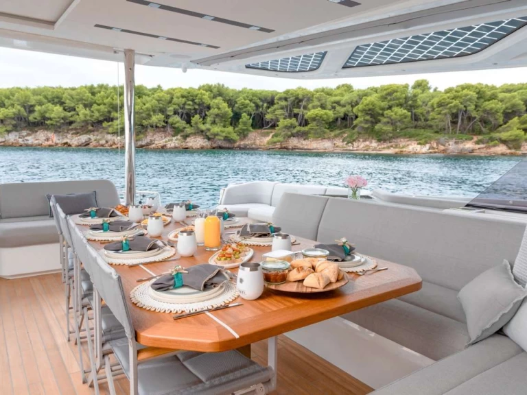 Location à Caraïbes - Fountaine Pajot Thira 80 sur SamBoat