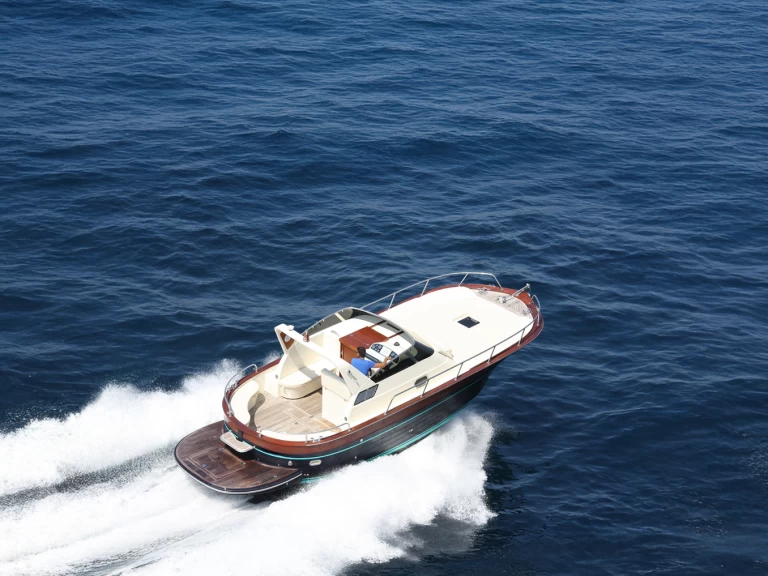 Location bateau Jeranto Gozzo 30C à Positano sur Samboat