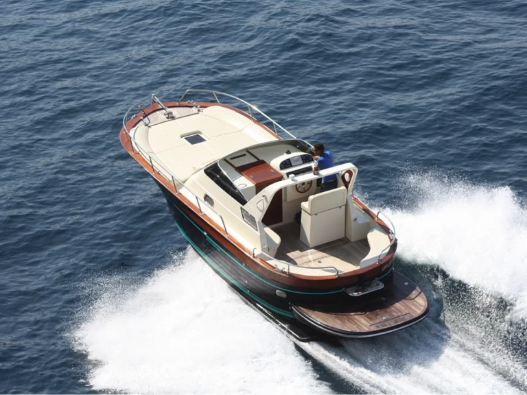 Jeranto Gozzo 30C a louer à Positano