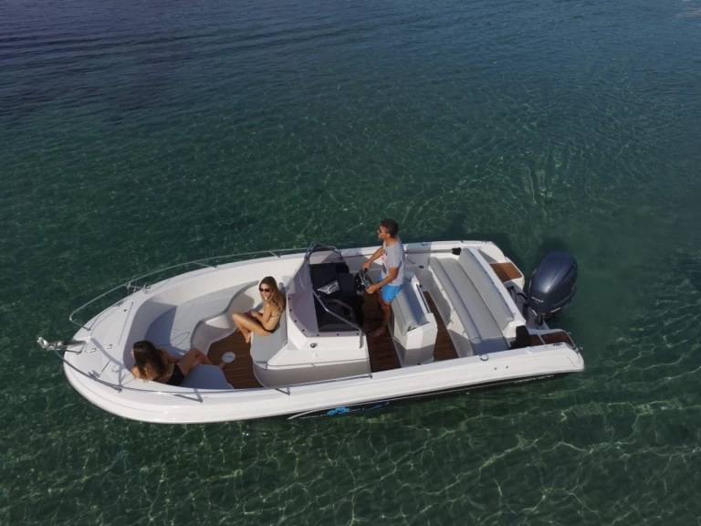 Location Bateau à moteur Pacific Craft avec permis