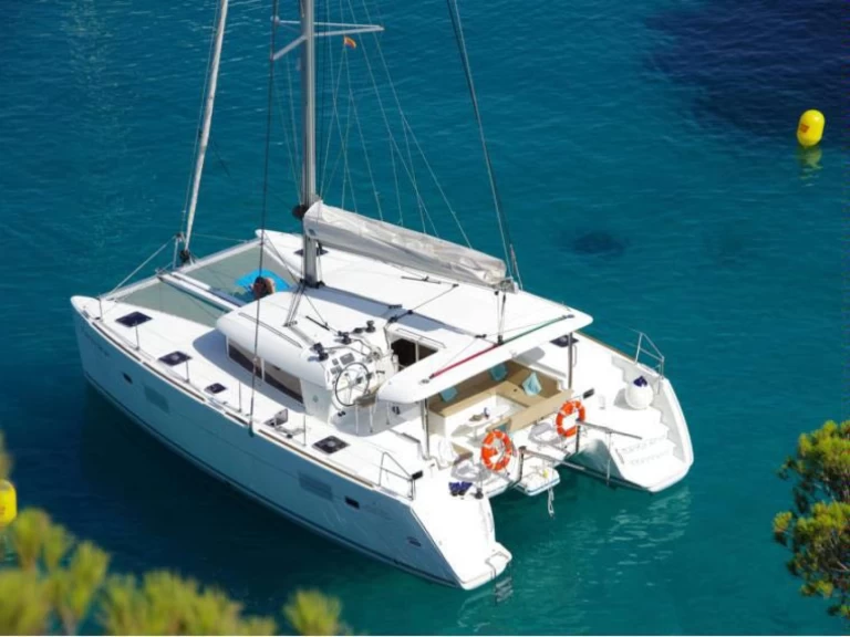 Catamaran à louer à Ibiza Magna au meilleur prix