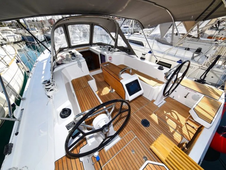 Location bateau Bavaria Bavaria C38 à Zadar sur Samboat