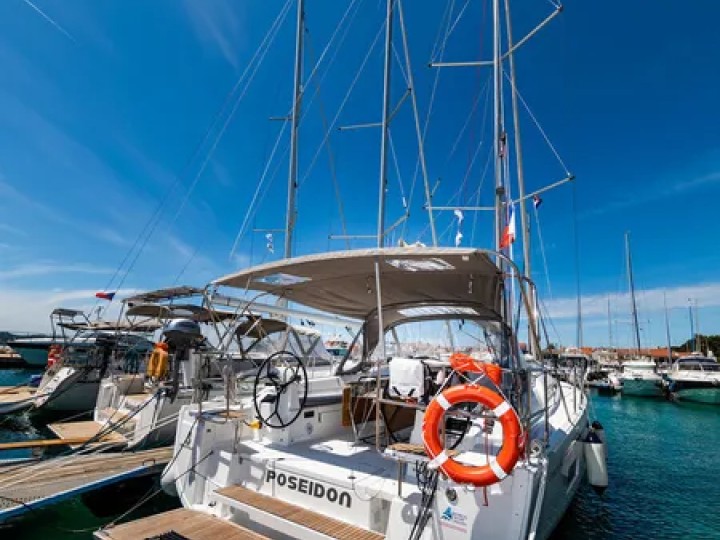 Bénéteau Oceanis 40.1 a louer à Zadar