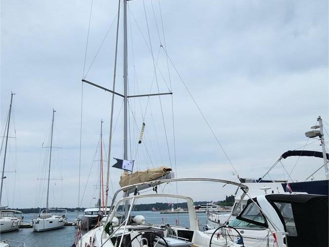 Bénéteau Oceanis 41.1 a louer à Pula