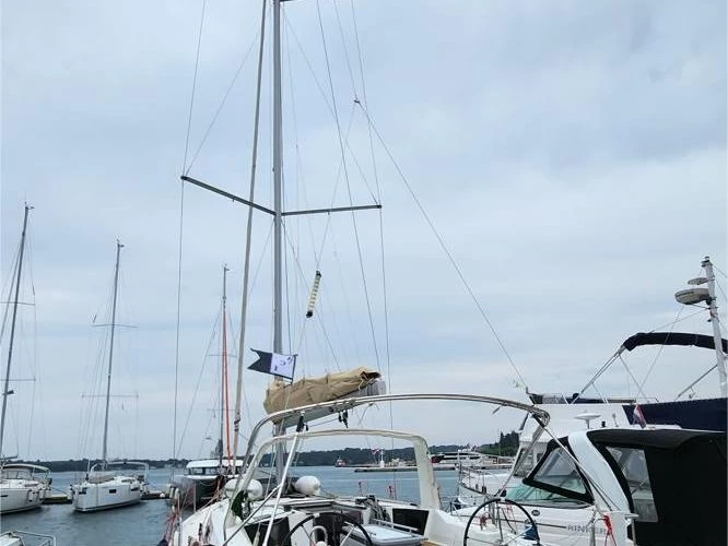 Bénéteau Oceanis 41.1 a louer à Pula