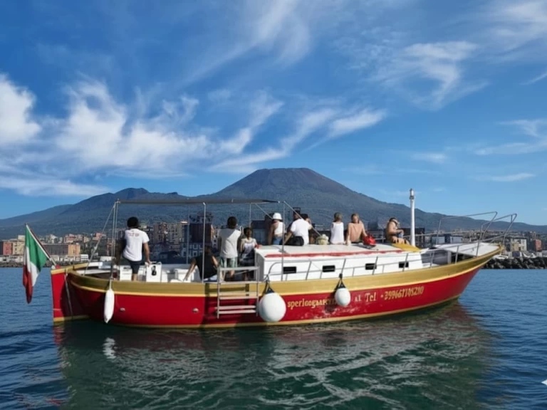 Louer Bateau à moteur avec ou sans skipper Gozzo à Porto di Torre del Greco