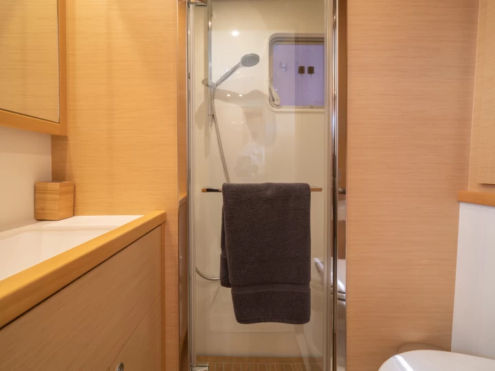 Lagoon Lagoon 560 a louer à Néa Péramos