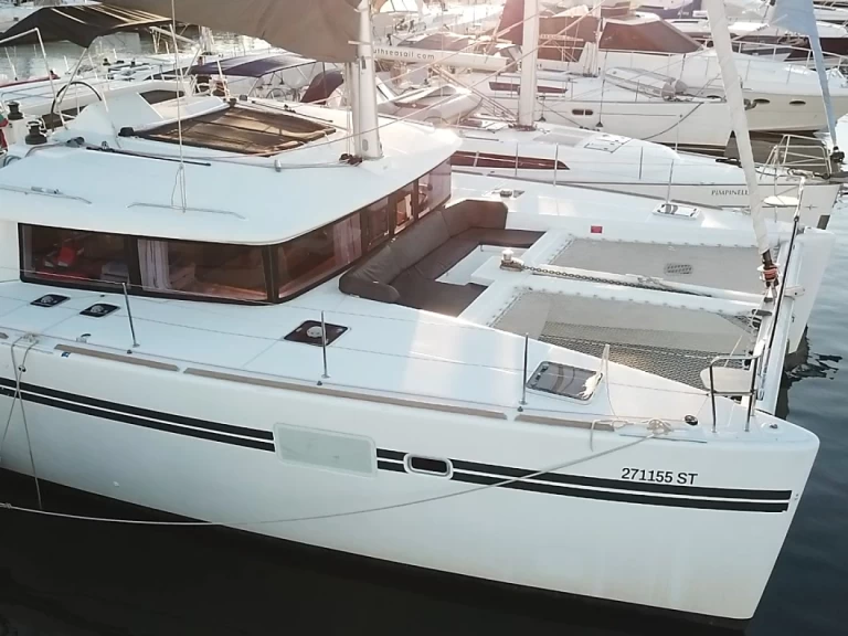 Louer Catamaran avec ou sans skipper Lagoon à Lávrio