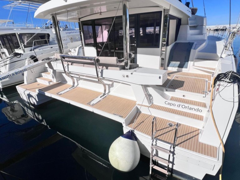 Catamaran à louer à Olbia au meilleur prix