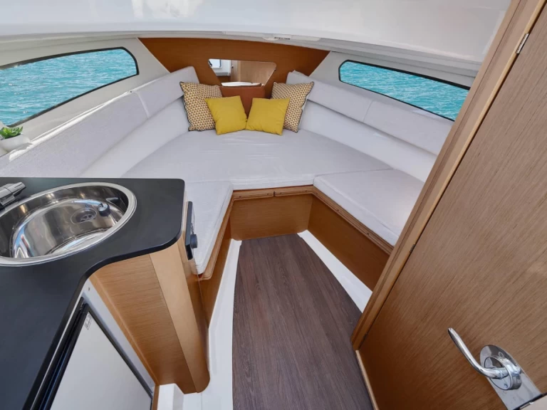 Louer Bateau à moteur avec ou sans skipper Jeanneau à France