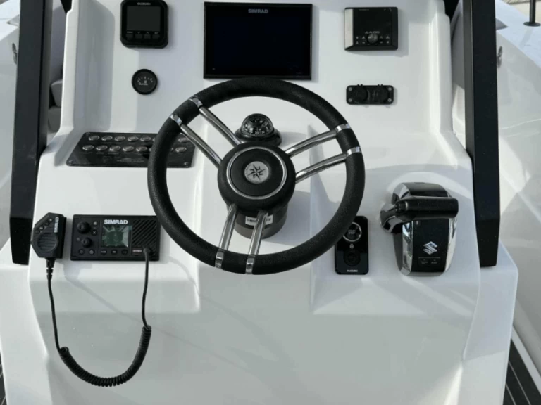 Louer Bateau à moteur avec ou sans skipper GRANDE MARE 29 à Trogir