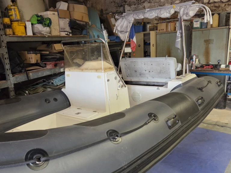 Semi-rigide à louer à Marseillan au meilleur prix