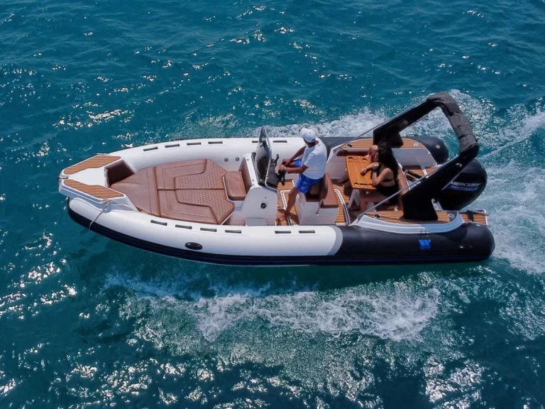 Semi-rigide à louer à Bormes-les-Mimosas au meilleur prix